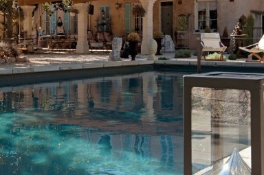 Uma piscina valoriza a sua casa